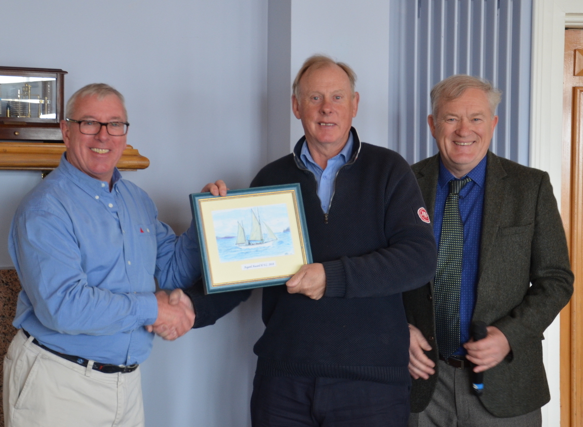 Ian Byrne Commodore presenting the 2018 Line Heaving Competition winner Mike Medcalf with the Asgard Painting