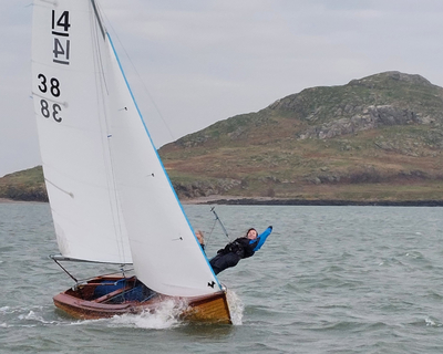 Dinghy Frostbites: Crisp Races for a Chilly Day