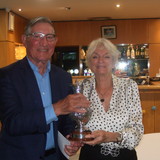 President_Eileen_Lappin_Presenting_the_Claret_Jug_to_Damian_Jennings.JPG